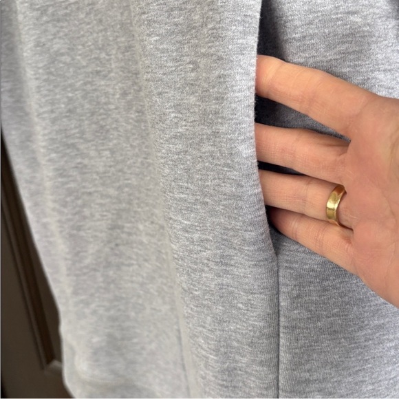 EUC Sweaty Betty Serene Sweatshirt
Dress Grey Generous Size XS - Picture 7 of 11